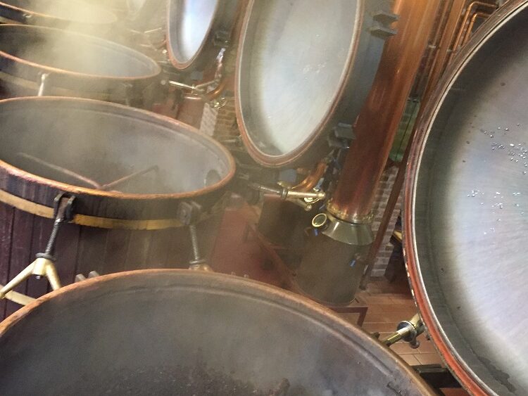 Picture of a discontinuous steam still